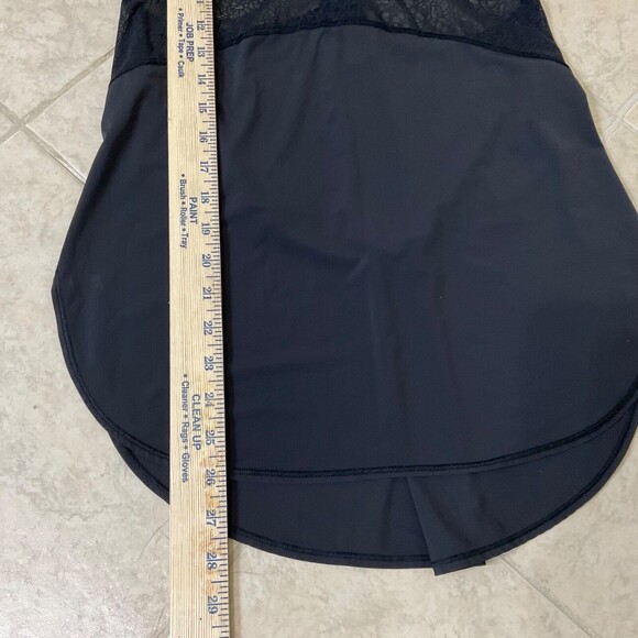 Lululemon Twist And Train Tank Black Side Slits measures to a size small - Picture 6 of 16